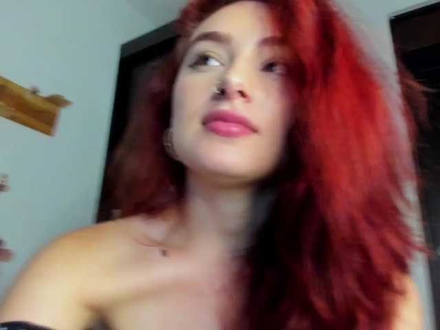 Fotografije violetwatson- Today I am very playful, do you want to come and try me! Goal: 1500 tokens