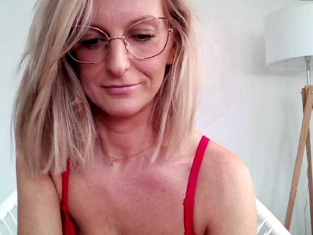 Fotografije RachellaFox Sexy blondie - glasses - dildo shows - great natural body,) For 500 i show you my naked body @remain
