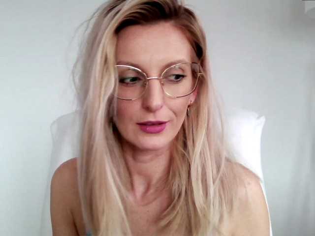 Fotografije RachellaFox Sexy blondie - glasses - dildo shows - great natural body,) For 500 i show you my naked body [none]